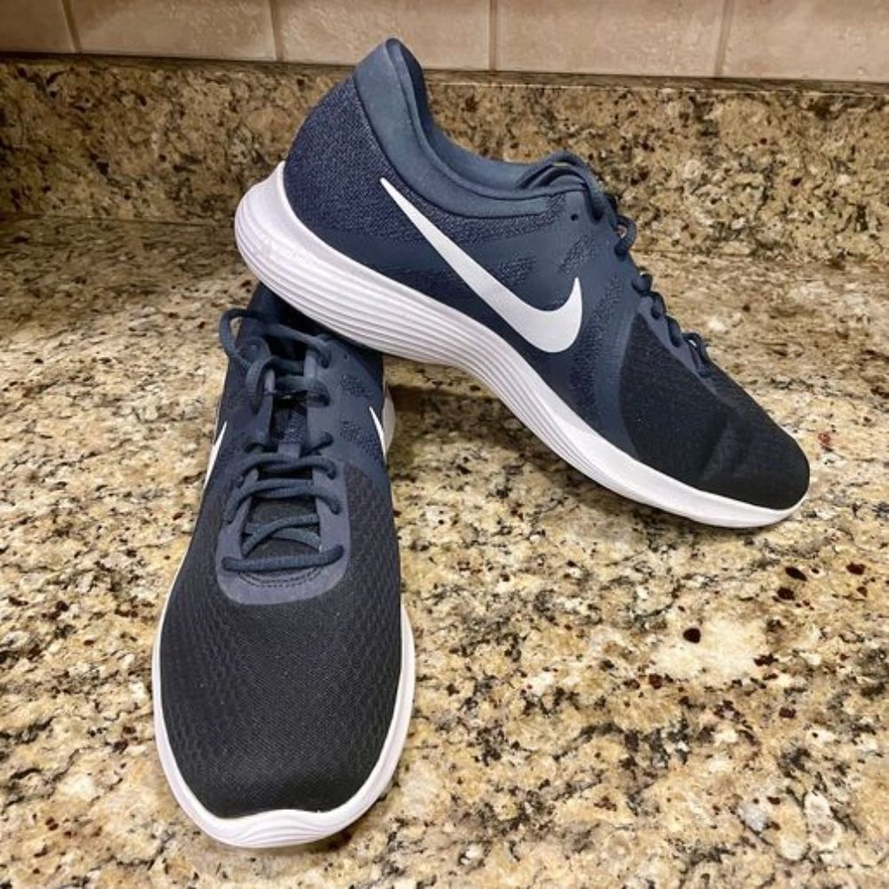 New Nike Revolution 4 Men's Shoes Sz 13